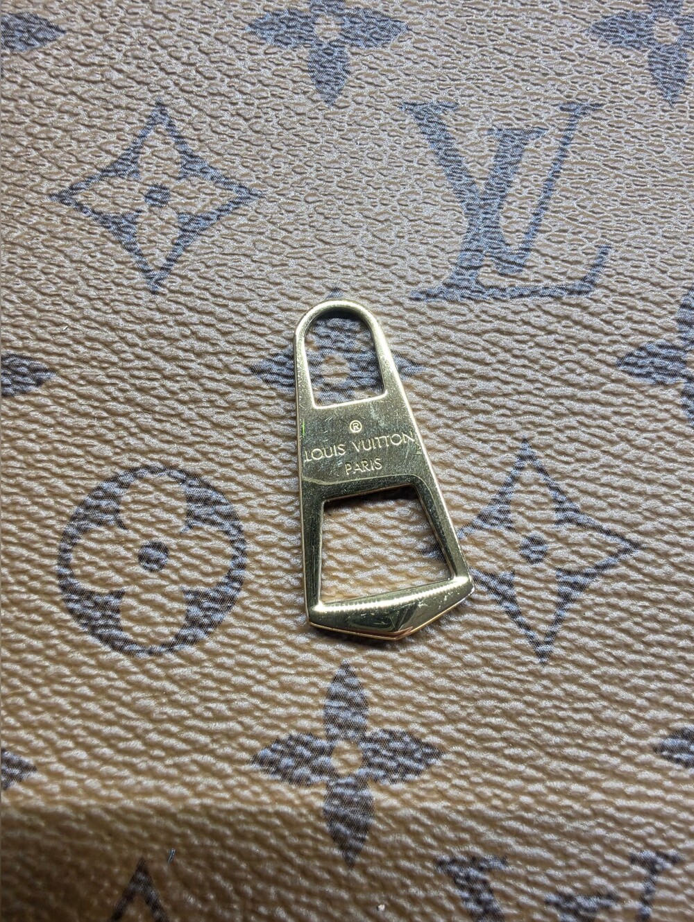 Louis Vuitton Gold-tone Metal Zipper Pull X1